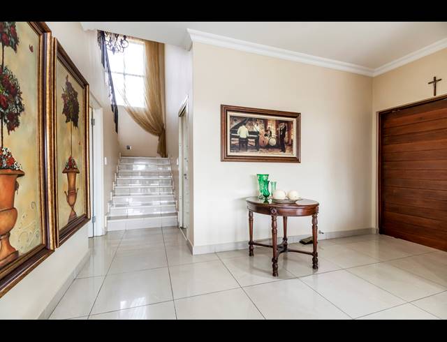 3 BEDROOM FREEHOLD RENTED IN MORNINGSIDE